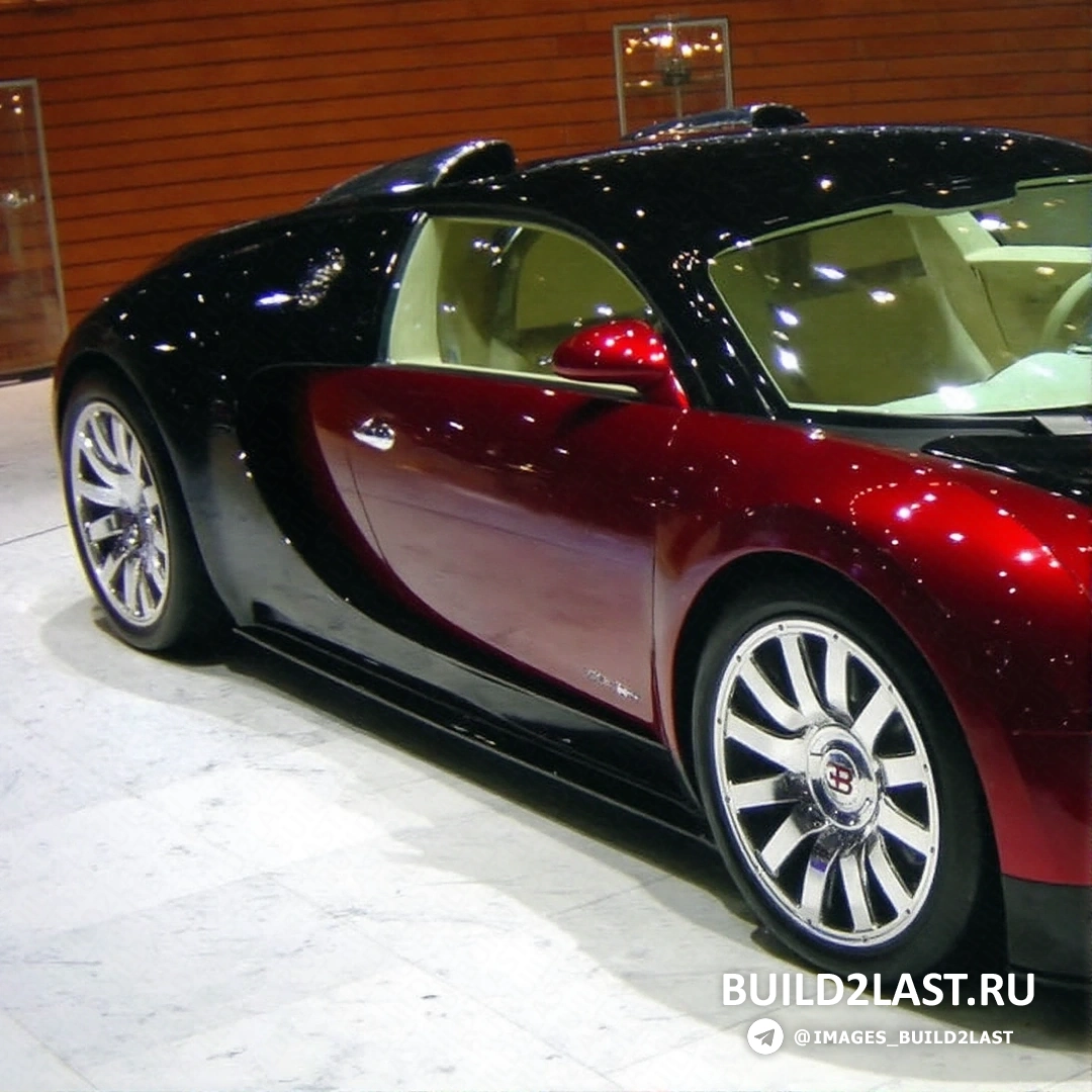 Черный металлик Bugatti Veyron на фоне французского города