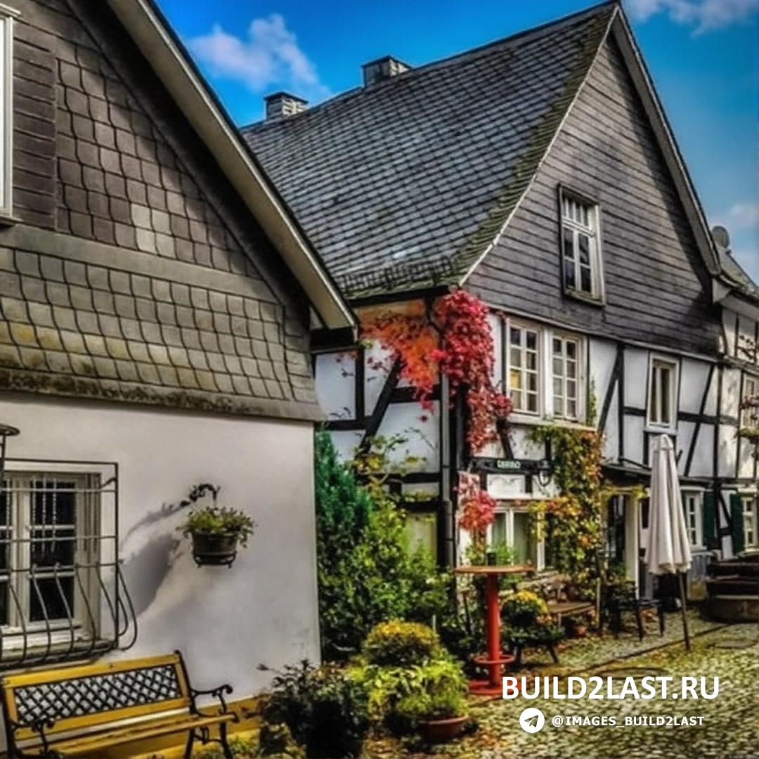 Фахверковый фасад в старинном городе Фройденберг, Германия