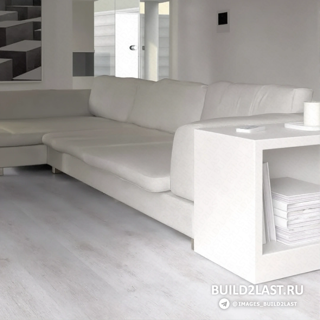 Кухня в стиле хай-тек с кухонным островом, стеклянными дверями и точечным освещением. Светлый ламинат на полу.